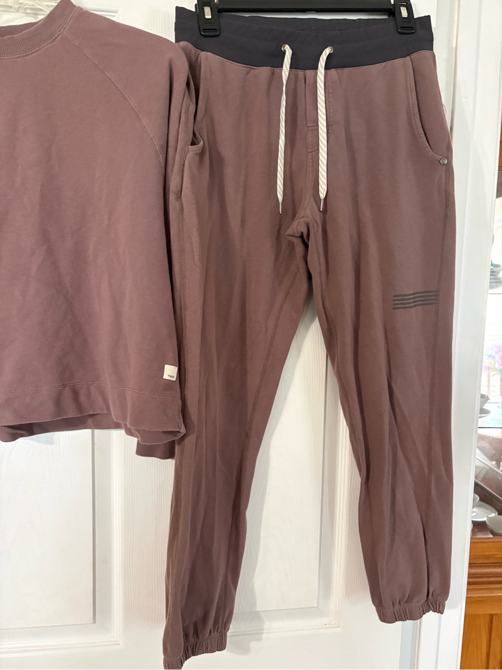 Vuori Sunnyside Crew and Laguna Joggers set - Picture 2 of 7